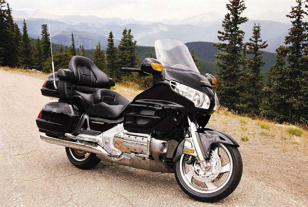 glx-1800-gold-wing_2001_1.jpg